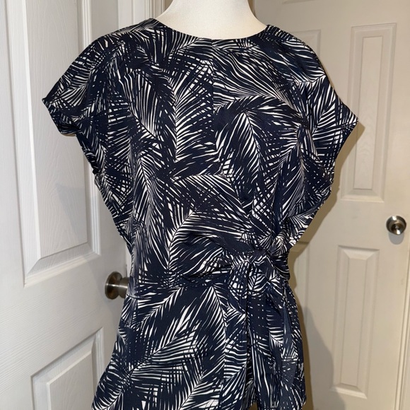 MICHAEL Michael Kors Black and White Leaf Print Blouse - Picture 5 of 6